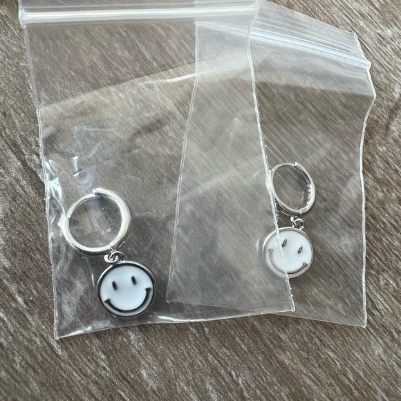Cute White Smiley Trendy Dangle Charm Earrings Sterling Silver - Picture 3 of 6